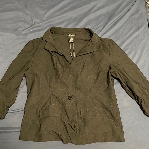 Lightweight black blazer with 3/4 length sleeves. Cute ruching on sleeves - Picture 1 of 4